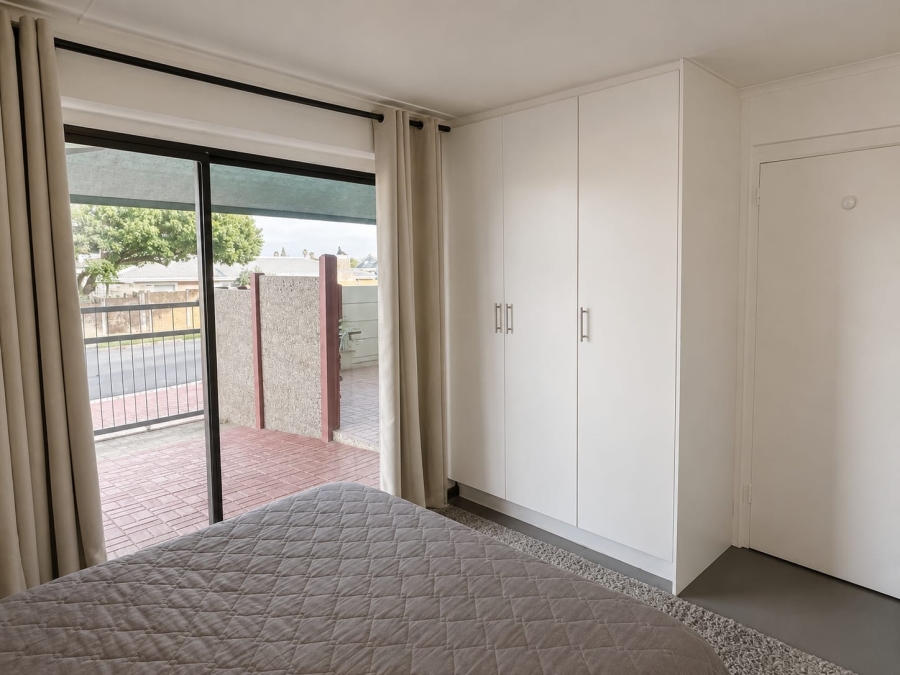 5 Bedroom Property for Sale in Stilbaai Wes Western Cape